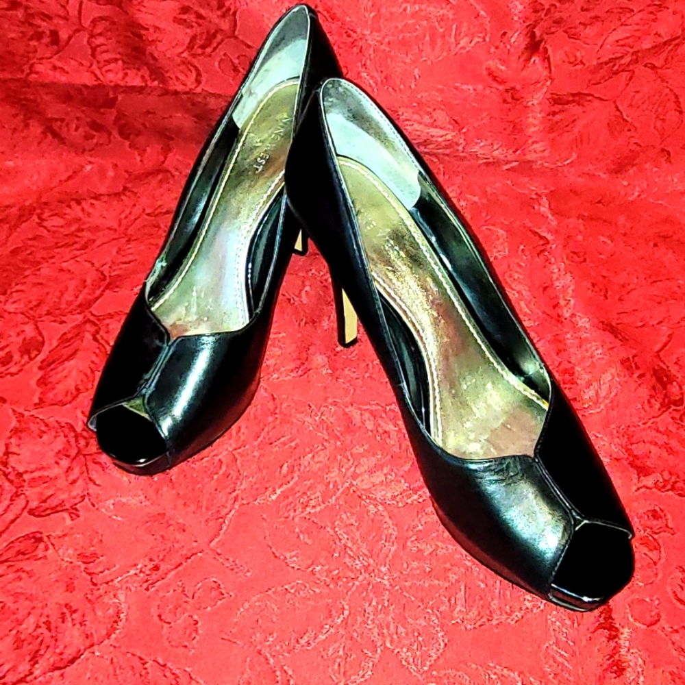 NINE WEST BONFIRE PEEP-TOE PUMP - BLACK